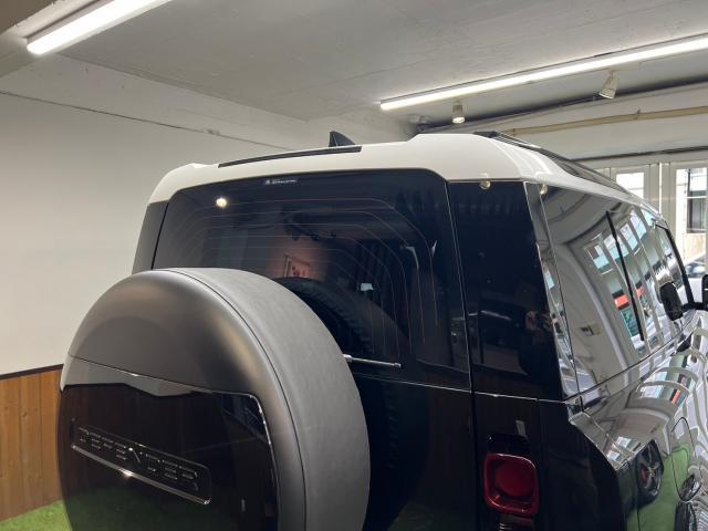 ランドローバー ディフェンダー９０のリアガラスにスモークフィルムの施工を致しました。東京都世田谷区のジェミーズ株式会社。渋谷区　目黒区　港区　品川区　神奈川県　横浜市　新規のお客様大歓迎。代車　レッカー