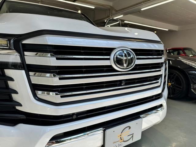 トヨタ ランドクルーザー300ZXのグリルをGRグリルに交換 トヨタ ランドクルーザー300ZXのグリルをGRグリルに交換