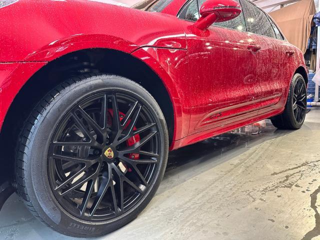 ポルシェ マカンＧＴＳにホイールリムガード「アロイゲーター」を取付け致しました！！お問合せ番号ＳＢ：８２８２　東京都世田谷区のジェミーズ株式会社。渋谷区　目黒区　港区　品川区　神奈川県　横浜市　川崎市　新規のお客様大歓迎。代車　レッカー
