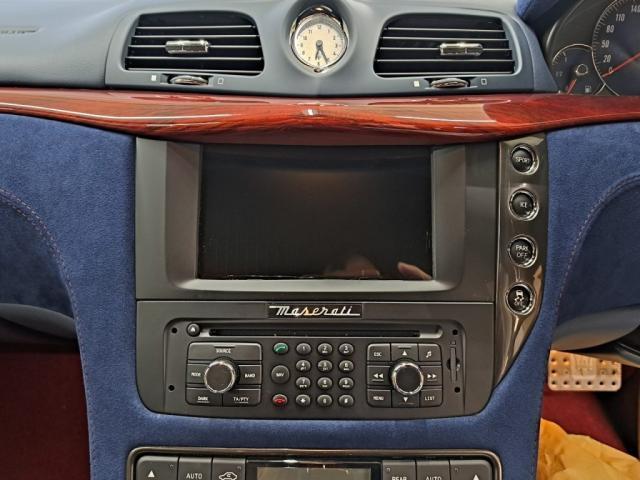 マセラティ グラントゥーリスモの内装スイッチ類のべたつき除去作業を致しました！！東京都世田谷区のジェミーズ株式会社。渋谷区　目黒区　港区　品川区　神奈川県　横浜市　川崎市　新規のお客様大歓迎。代車　レッカー