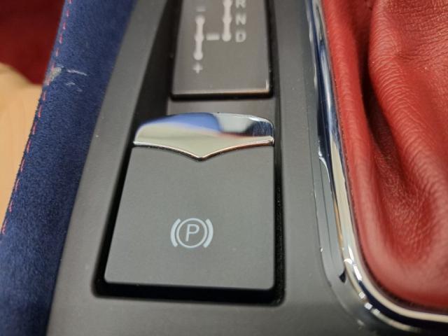 マセラティ グラントゥーリスモの内装スイッチ類のべたつき除去作業を致しました！！東京都世田谷区のジェミーズ株式会社。渋谷区　目黒区　港区　品川区　神奈川県　横浜市　川崎市　新規のお客様大歓迎。代車　レッカー