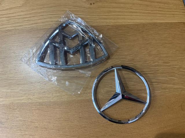 メルセデスマイバッハＳ６００プルマンの前後エンブレムを交換カスタム致しました！！お問合せ番号SB8202東京都世田谷区のジェミーズ株式会社。渋谷区　目黒区　港区　品川区　神奈川県　横浜市　川崎市　新規のお客様大歓迎。代車　レッカー