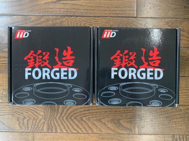 メルセデスマイバッハＳ６５０にＩＩＤ製スペーサー取り付け、ピラーエンブレムの交換を致しました。東京都世田谷区のジェミーズ株式会社。渋谷区　目黒区　新規のお客様大歓迎。代車　レッカー