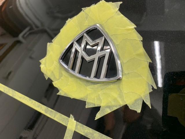 メルセデスマイバッハＳ６５０にＩＩＤ製スペーサー取り付け、ピラーエンブレムの交換を致しました。東京都世田谷区のジェミーズ株式会社。渋谷区　目黒区　新規のお客様大歓迎。代車　レッカー