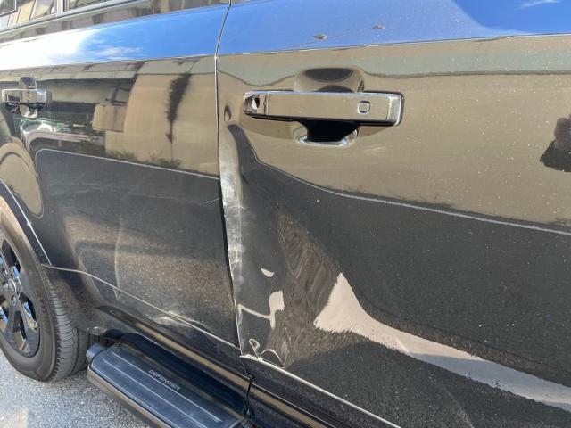 レンジローバー ランドローバー ディフェンダーの傷ついてしまったボディを鈑金修理しました。東京都世田谷区のジェミーズ株式会社。渋谷区　目黒区　港区　品川区　神奈川県　新規のお客様大歓迎。代車　レッカー