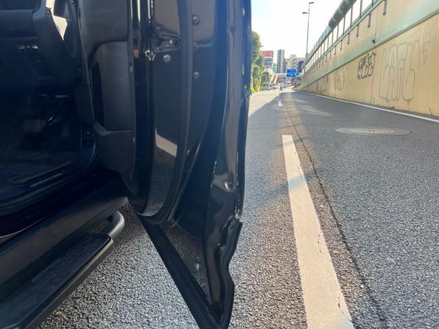 レンジローバー ランドローバー ディフェンダーの傷ついてしまったボディを鈑金修理しました。東京都世田谷区のジェミーズ株式会社。渋谷区　目黒区　港区　品川区　神奈川県　新規のお客様大歓迎。代車　レッカー