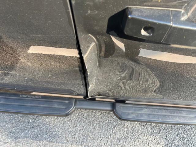 レンジローバー ランドローバー ディフェンダーの傷ついてしまったボディを鈑金修理しました。東京都世田谷区のジェミーズ株式会社。渋谷区　目黒区　港区　品川区　神奈川県　新規のお客様大歓迎。代車　レッカー