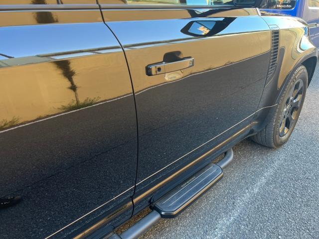 レンジローバー ランドローバー ディフェンダーの傷ついてしまったボディを鈑金修理しました。東京都世田谷区のジェミーズ株式会社。渋谷区　目黒区　港区　品川区　神奈川県　新規のお客様大歓迎。代車　レッカー