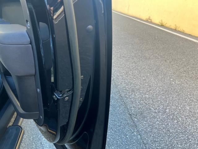 レンジローバー ランドローバー ディフェンダーの傷ついてしまったボディを鈑金修理しました。東京都世田谷区のジェミーズ株式会社。渋谷区　目黒区　港区　品川区　神奈川県　新規のお客様大歓迎。代車　レッカー