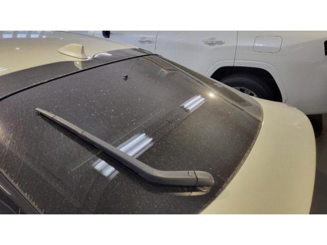 トヨタ　プリウス　エシュロン ニューバージョン コーティングのご紹介です。東京都世田谷区のジェミーズ株式会社。渋谷区　目黒区　港区　品川区　神奈川県　新規のお客様大歓迎。代車　レッカー