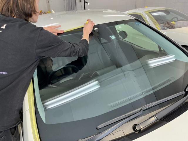 トヨタ　プリウス　エシュロン ニューバージョン コーティングのご紹介です。東京都世田谷区のジェミーズ株式会社。渋谷区　目黒区　港区　品川区　神奈川県　新規のお客様大歓迎。代車　レッカー