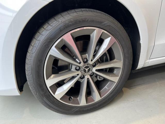 メルセデスベンツＶ２２０ｄのアルミホイールペイントカスタムを致しました。東京都世田谷区のジェミーズ株式会社　渋谷区　目黒区　港区　品川区　神奈川県　横浜市　川崎市　新規のお客様大歓迎　代車　レッカー