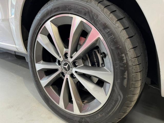 メルセデスベンツＶ２２０ｄのアルミホイールペイントカスタムを致しました。東京都世田谷区のジェミーズ株式会社　渋谷区　目黒区　港区　品川区　神奈川県　横浜市　川崎市　新規のお客様大歓迎　代車　レッカー