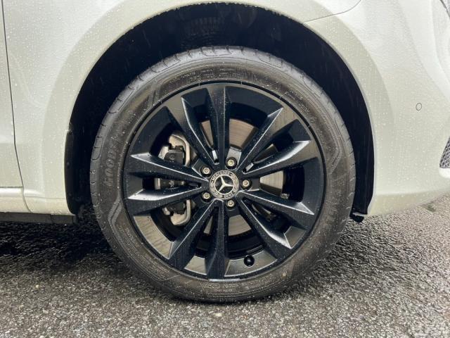 メルセデスベンツＶ２２０ｄのアルミホイールペイントカスタムを致しました。東京都世田谷区のジェミーズ株式会社　渋谷区　目黒区　港区　品川区　神奈川県　横浜市　川崎市　新規のお客様大歓迎　代車　レッカー