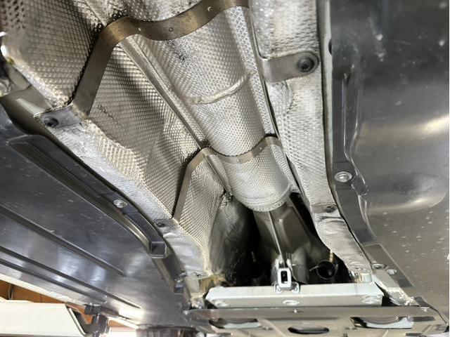 フェラーリ カリフォルニアのマフラーをパワークラフトマフラーから純正マフラーに交換させて頂きました。東京都世田谷区のジェミーズ株式会社。渋谷区　目黒区　港区　品川区　神奈川県　新規のお客様大歓迎。代車　レッカー