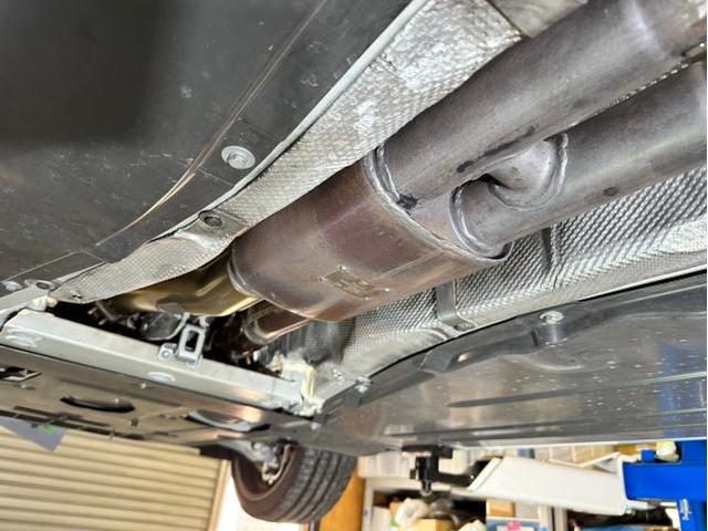 フェラーリ カリフォルニアのマフラーをパワークラフトマフラーから純正マフラーに交換させて頂きました。東京都世田谷区のジェミーズ株式会社。渋谷区　目黒区　港区　品川区　神奈川県　新規のお客様大歓迎。代車　レッカー