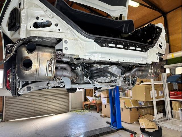 フェラーリ カリフォルニアのマフラーをパワークラフトマフラーから純正マフラーに交換させて頂きました。東京都世田谷区のジェミーズ株式会社。渋谷区　目黒区　港区　品川区　神奈川県　新規のお客様大歓迎。代車　レッカー