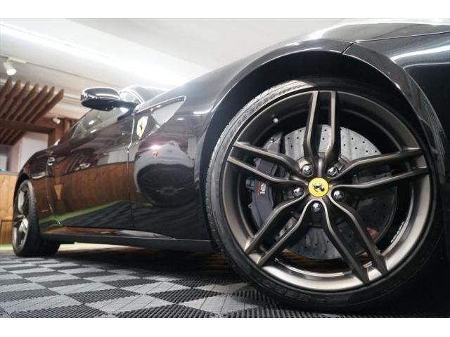 入庫情報 2014年モデル Ferrari FF 4WD オプション400万円 リフター付き ディーラー車 革命的な12気筒「FF/フェラーリ・フォー」が入庫致しました。東京都世田谷区のジェミーズ株式会社　渋谷区　目黒区　港区　品川区　