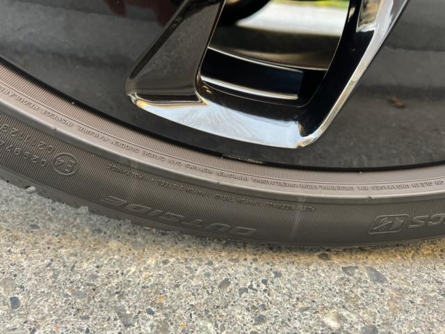 ベントレー フライングスパーのアルミホイールリペアを致しました！！お問合せ番号SB7802　東京都世田谷区のジェミーズ株式会社　渋谷区　目黒区　港区　品川区　神奈川県　横浜市　川崎市　新規のお客様大歓迎　代車　レッカー