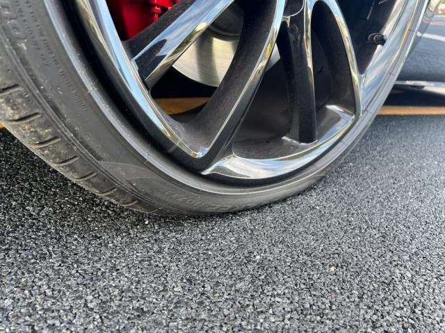 ベントレー コンチネンタルＧＴコンバーチブルのパンクしてしまったリアタイヤを交換致しました！！東京都世田谷区のジェミーズ株式会社　渋谷区　目黒区　港区　品川区　神奈川県　横浜市　川崎市　新規のお客様大歓迎　代車　レッカー