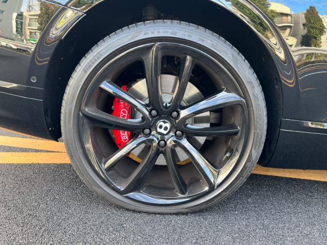 ベントレー コンチネンタルＧＴコンバーチブルのパンクしてしまったリアタイヤを交換致しました！！東京都世田谷区のジェミーズ株式会社　渋谷区　目黒区　港区　品川区　神奈川県　横浜市　川崎市　新規のお客様大歓迎　代車　レッカー