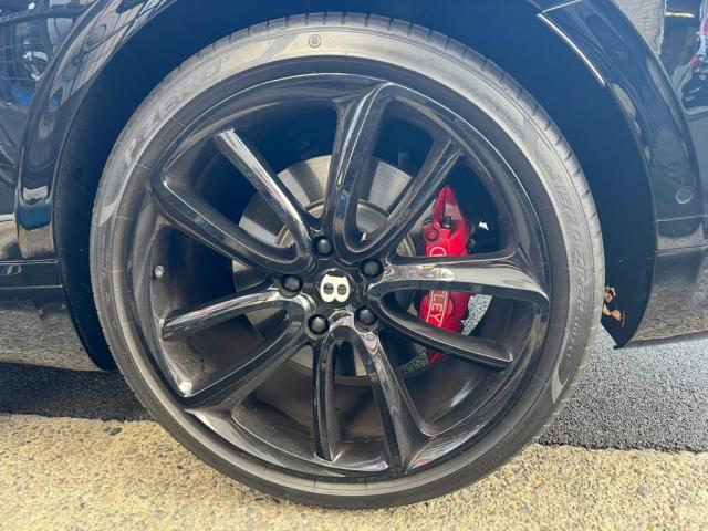 ベントレー コンチネンタルＧＴコンバーチブルのパンクしてしまったリアタイヤを交換致しました！！東京都世田谷区のジェミーズ株式会社　渋谷区　目黒区　港区　品川区　神奈川県　横浜市　川崎市　新規のお客様大歓迎　代車　レッカー