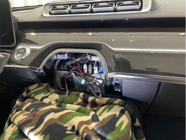 メルセデスベンツ Ｓ５００に（コードテック製）TVキャンセラーの取付けカスタムを致しました。東京都世田谷区のジェミーズ株式会社　渋谷区　目黒区　港区　品川区　神奈川県　横浜市　新規のお客様大歓迎　代車　レッカー