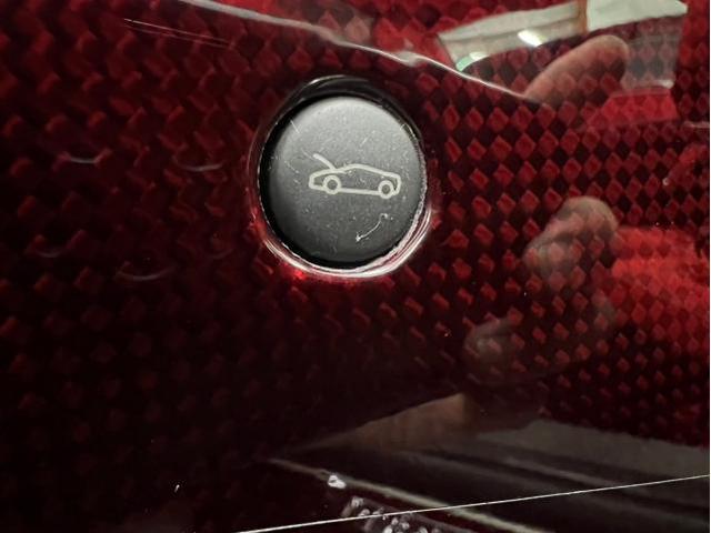 フェラーリ ４５８スペチアーレの内装インテリアのべたつき除去をしました。東京都世田谷区のジェミーズ株式会社　渋谷区　目黒区　港区　品川区　神奈川　横浜市　川崎市　新規のお客様大歓迎　代車　レッカー