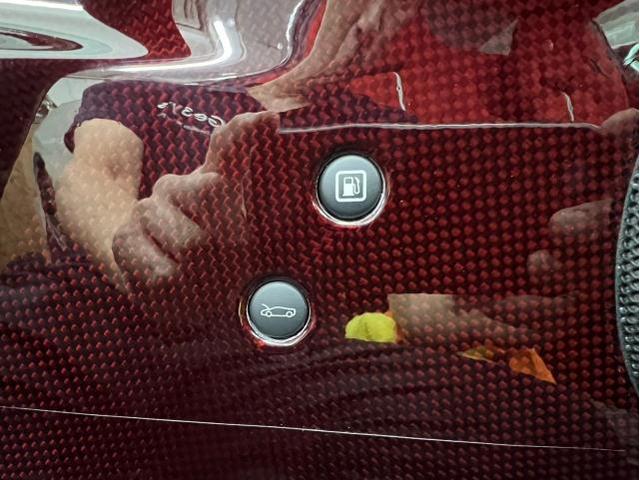 フェラーリ ４５８スペチアーレの内装インテリアのべたつき除去をしました。東京都世田谷区のジェミーズ株式会社　渋谷区　目黒区　港区　品川区　神奈川　横浜市　川崎市　新規のお客様大歓迎　代車　レッカー