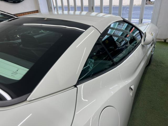 フェラーリ カリフォルニアのリアガラスにスモークフィルムの施工を致しました！！東京都世田谷区のジェミーズ株式会社　渋谷区　目黒区　港区　品川区　神奈川　新規のお客様大歓迎　代車　レッカー