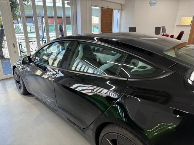 テスラ モデル３にスモークフィルムの貼付カスタムを致しました。お問合せ番号ＳＢ：９５４８東京都世田谷区のジェミーズ株式会社　渋谷区　目黒区　港区　品川区　神奈川　横浜市　川崎市　新規のお客様大歓迎　代車　レッカー