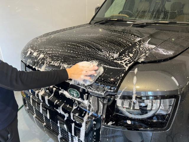 ランドローバー 新車ディフェンダー110／セラミックプロイオン1層／ウィンドウ／ホイールコーティングのご紹介です　東京都世田谷区のジェミーズ株式会社　渋谷区　目黒区　港区　品川区　神奈川　横浜市　川崎市　新規のお客様大歓迎　代車　レッカー