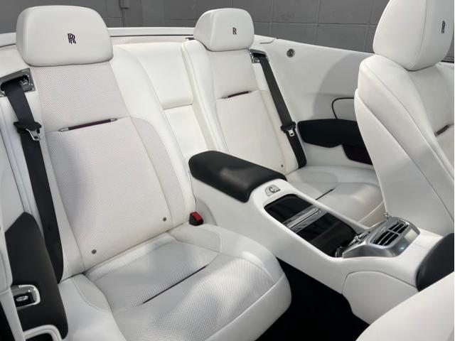 ロールスロイス ドーン／インテリアコーティングのご紹介です　東京都世田谷区のジェミーズ株式会社　渋谷区　目黒区　港区　品川区　神奈川　横浜市　川崎市　新規のお客様大歓迎　代車　レッカー