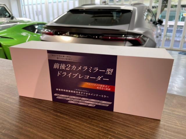 ランボルギーニ ウルスにサブロクシステム製デジタルインナーミラーの取付カスタムを致しました。お問合せ番号ＳＢ：９６８１東京都世田谷区のジェミーズ株式会社　渋谷区　目黒区　港区　品川区　神奈川　横浜市　新規のお客様大歓迎　代車　レッカー