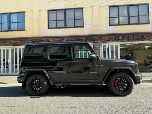 メルセデスＡＭＧ Ｇ６３のエクステリアを塗装とラッピングでブラックアウトカスタムを致しました。お問合せ番号ＳＢ：９７５５東京都世田谷区のジェミーズ株式会社　渋谷区　目黒区　港区　品川区　神奈川　横浜市　新規のお客様大歓迎　代車　レッカー