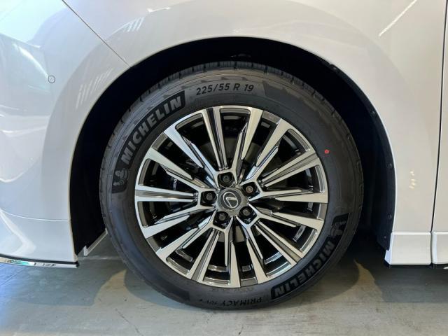 レクサス ＬＭ５００ｈにホイールリムガード（アロイゲーター）の取付けカスタムを致しました。東京都世田谷区のジェミーズ株式会社　渋谷区　目黒区　港区　品川区　神奈川　横浜市　新規のお客様大歓迎　代車　レッカー