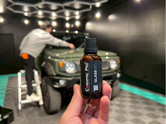 スズキ ジムニー／セラミックプロイオン2層／ウィンドウコーティングのご紹介です　東京都世田谷区のジェミーズ株式会社　渋谷区　目黒区　港区　品川区　神奈川　横浜市　川崎市　新規のお客様大歓迎　代車　レッカー