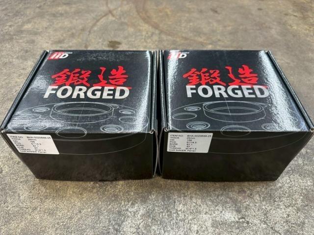 マセラティ グラントゥーリズモにＩＩＤ製スペーサーの取付けカスタムを行いました。お問合せ番号ＳＢ：１０１２０東京都世田谷区のジェミーズ株式会社　渋谷区　目黒区　港区　品川区　神奈川　横浜市　新規のお客様大歓迎　代車　レッカー