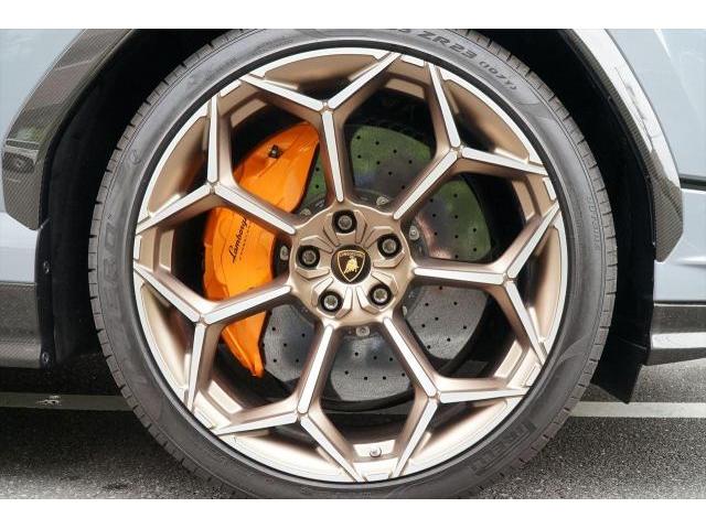 入庫情報　2024年モデル Lamborghini ウルス ペルフォルマンテ オプション863万円 希少カラー 右ハンドル　東京都世田谷区のジェミーズ株式会社　渋谷区　目黒区　港区　品川区　神奈川　横浜市　新規のお客様大歓迎　代車　レッカー