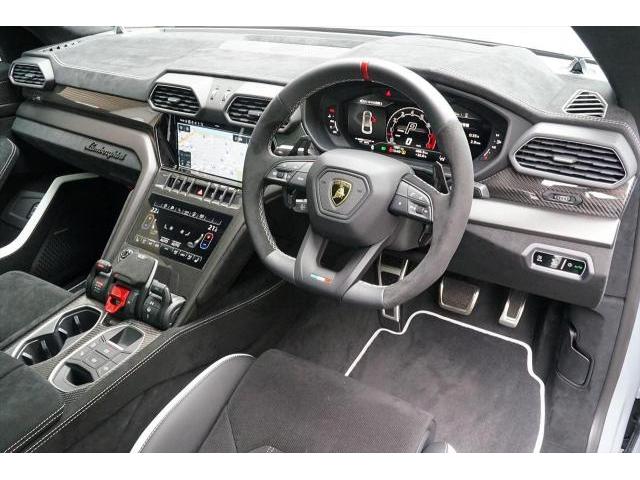 入庫情報　2024年モデル Lamborghini ウルス ペルフォルマンテ オプション863万円 希少カラー 右ハンドル　東京都世田谷区のジェミーズ株式会社　渋谷区　目黒区　港区　品川区　神奈川　横浜市　新規のお客様大歓迎　代車　レッカー