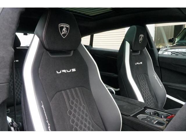 入庫情報　2024年モデル Lamborghini ウルス ペルフォルマンテ オプション863万円 希少カラー 右ハンドル　東京都世田谷区のジェミーズ株式会社　渋谷区　目黒区　港区　品川区　神奈川　横浜市　新規のお客様大歓迎　代車　レッカー