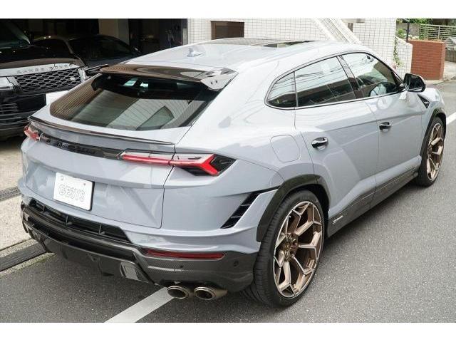 入庫情報　2024年モデル Lamborghini ウルス ペルフォルマンテ オプション863万円 希少カラー 右ハンドル　東京都世田谷区のジェミーズ株式会社　渋谷区　目黒区　港区　品川区　神奈川　横浜市　新規のお客様大歓迎　代車　レッカー
