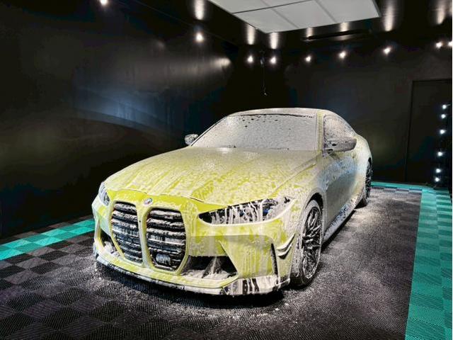 BMW M4コンペティション／ファインラボ セラミックウルトラV2＋オリジナルセラミックコーティングのご紹介です　東京都世田谷区のジェミーズ株式会社　渋谷区　目黒区　港区　品川区　神奈川　横浜市　川崎市　新規のお客様大歓迎　代車　レッカー