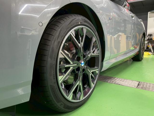 ＢＭＷ ２２０にホイールリムガード（アロイゲーター）の取付けカスタムを致しました。お問合せ番号ＳＢ：１０１８７東京都世田谷区のジェミーズ株式会社　渋谷区　目黒区　港区　品川区　神奈川　横浜市　新規のお客様大歓迎　代車　レッカー