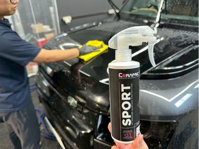 ランドローバー ディフェンダー110／セラミックプロ レギュラーメンテナンス／ボンネットベント リアスポイラーのトップコート塗布のご紹介です　東京都世田谷区のジェミーズ株式会社　渋谷区　新規のお客様大歓迎　代車　レッカー