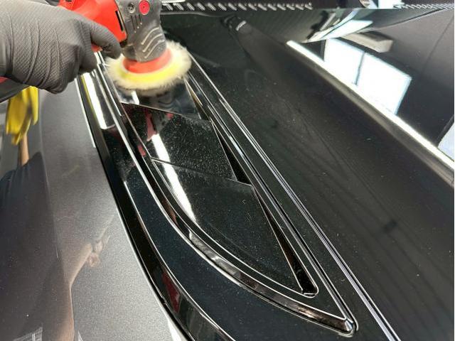 ランドローバー ディフェンダー110／セラミックプロ レギュラーメンテナンス／ボンネットベント リアスポイラーのトップコート塗布のご紹介です　東京都世田谷区のジェミーズ株式会社　渋谷区　新規のお客様大歓迎　代車　レッカー