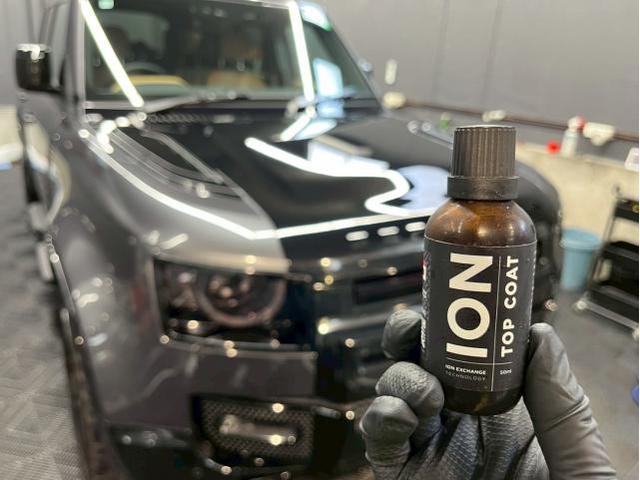 ランドローバー ディフェンダー110／セラミックプロ レギュラーメンテナンス／ボンネットベント リアスポイラーのトップコート塗布のご紹介です　東京都世田谷区のジェミーズ株式会社　渋谷区　新規のお客様大歓迎　代車　レッカー