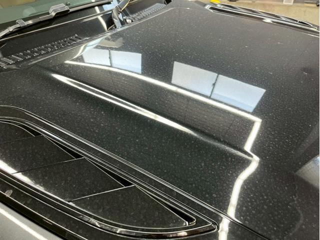 ランドローバー ディフェンダー110／セラミックプロ レギュラーメンテナンス／ボンネットベント リアスポイラーのトップコート塗布のご紹介です　東京都世田谷区のジェミーズ株式会社　渋谷区　新規のお客様大歓迎　代車　レッカー