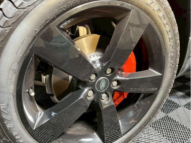 ランドローバー ディフェンダー110／セラミックプロ レギュラーメンテナンス／ボンネットベント リアスポイラーのトップコート塗布のご紹介です　東京都世田谷区のジェミーズ株式会社　渋谷区　新規のお客様大歓迎　代車　レッカー