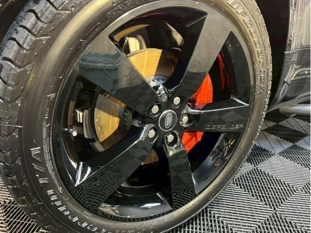 ランドローバー ディフェンダー110／セラミックプロ レギュラーメンテナンス／ボンネットベント リアスポイラーのトップコート塗布のご紹介です　東京都世田谷区のジェミーズ株式会社　渋谷区　新規のお客様大歓迎　代車　レッカー